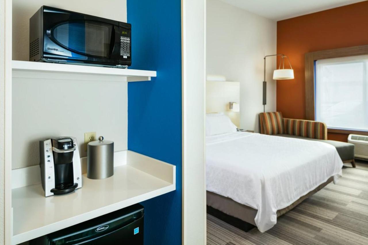 Holiday Inn Express & Suites - Medford By Ihg Eksteriør billede