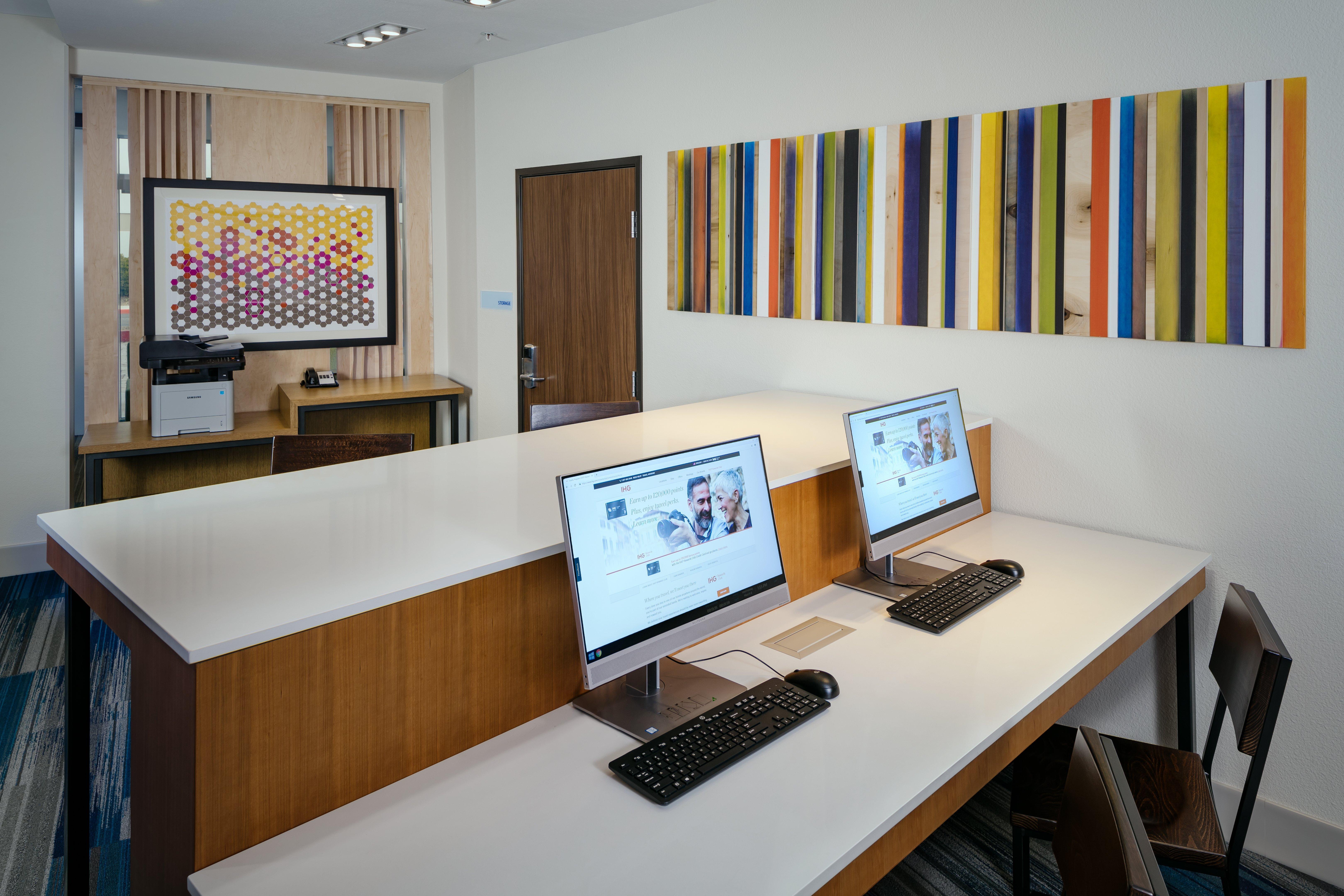 Holiday Inn Express & Suites - Medford By Ihg Eksteriør billede